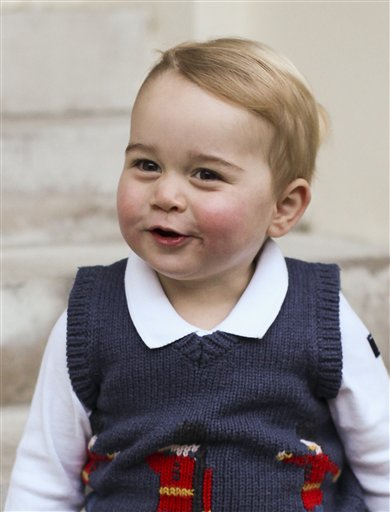 Foto: Fotografía provista por el duque y la duquesa de Cambridge y tomada a fines de noviembre de 2014 del principito Jorge de Gran Bretaña, posando en el Palacio de Kensington, en Londres / AP