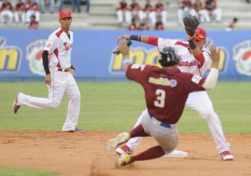 Turcos y crepusculares eligieron sus refuerzos para la final de la pelota criolla