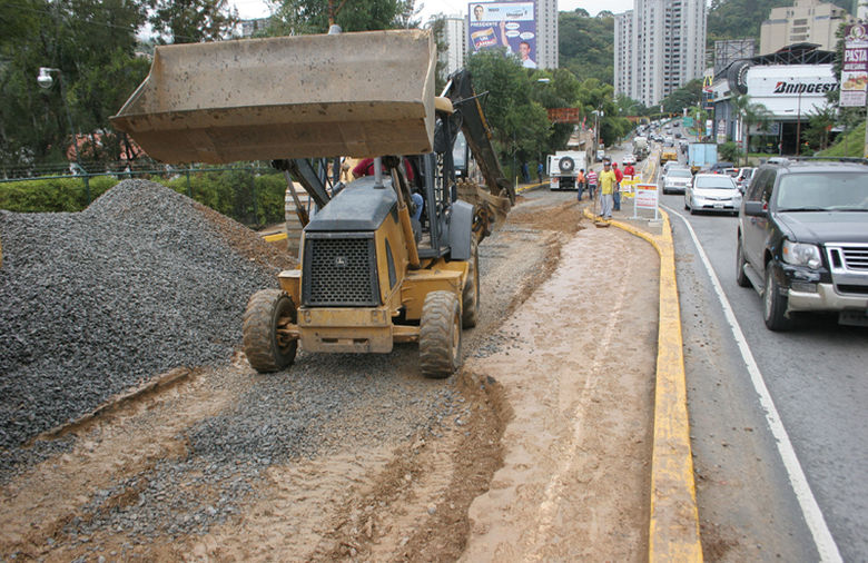 Restablecido acceso vial en avenida principal de La Boyera