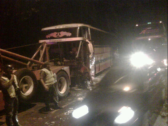 Accidente en la ARC deja un fallecido y 16 lesionados (Fotos)