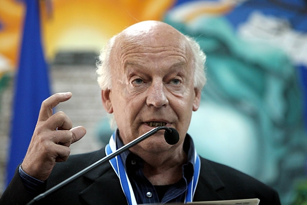 Galeano rodeado de polémica por su nuevo libro