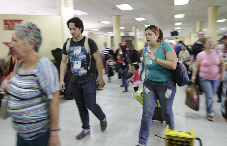 Así está el terminal de La Bandera este lunes (FOTOS)