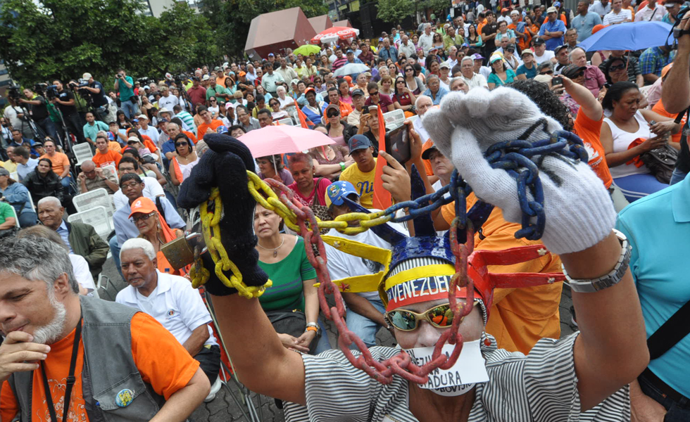 Protestas contra aval judicial a la continuidad del gobierno de Chávez