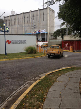 Dicen que la bandera de Cuba ondea en Corpoelec (FOTO)