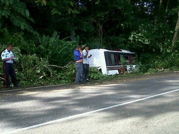 Accidente en la Troncal 9 deja cinco personas lesionadas (Foto)