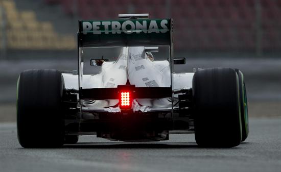 Hamilton manda en la accidentada y lluviosa mañana de Montmeló