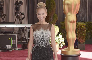 Artistas desfilan en la alfombra roja de los premios Oscar (Fotos)