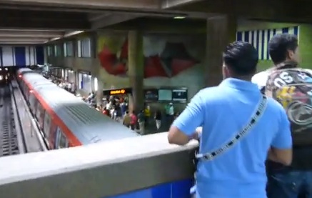 Sujeto armado causó pánico en el @Caracasmetro (Video)