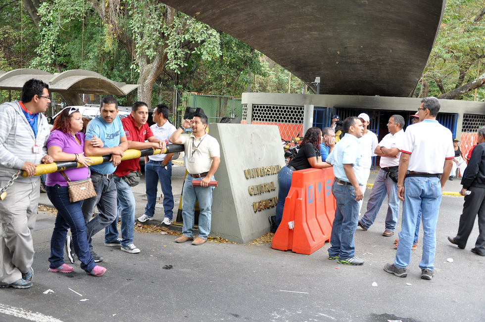 Trabajadores de la UCV protestaron para exigir aumento de sueldo (Fotos)