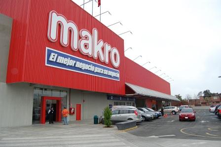 Detienen a 2 trabajadores de Makro por extorsión a un comerciante