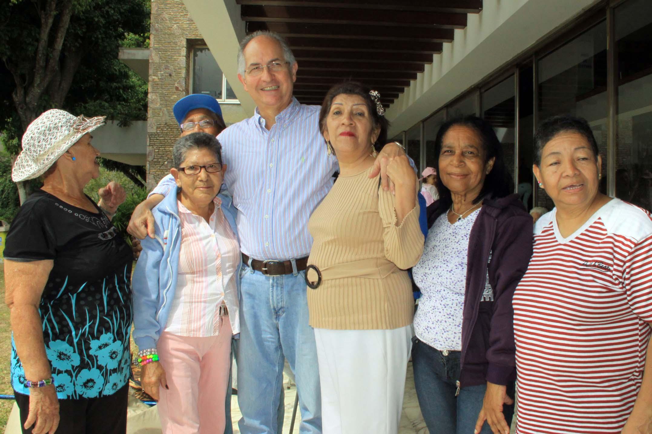 Alcaldía Metropolitana celebró la tercera edad con “El Día Feliz del Abuelo”