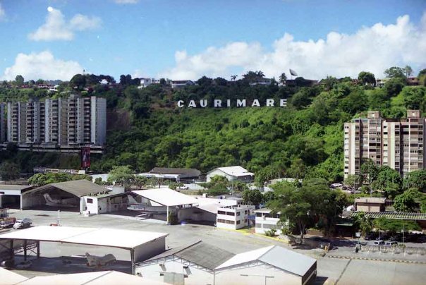 Roban divisas y un televisor adentro de un apartamento en Caurimare