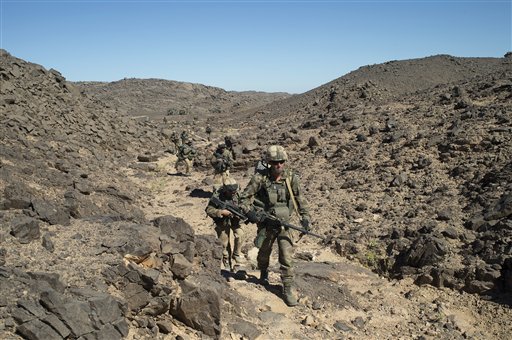 Francia dará artillería al ejército iraquí y llevará su portaaviones