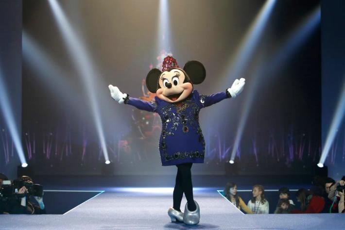 Minnie crece y cambia de vestido (Fotos)