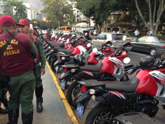 Guardia del Pueblo y Cicpc desplegó operativo en la Plaza Altamira (FOTOS)