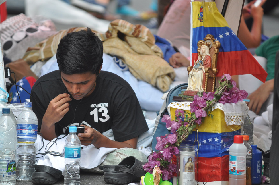 La imagen de la Virgen de Coromoto protege a los estudiantes en Chacao (FOTO)