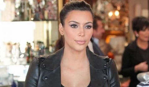 Kim Kardashian desnuda su embarazo (Foto)