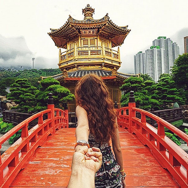 ¡Genial! Fotógrafo sigue a su novia por el mundo (Fotos)