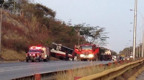 Un autobús se incendió en la Cota Mil