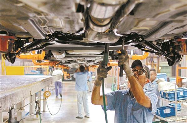 Empleos en riesgo por crisis en industria automotriz