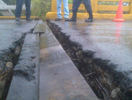 MEGAhueco en el Puente Las Cañitas, Cojedes (FOTO)