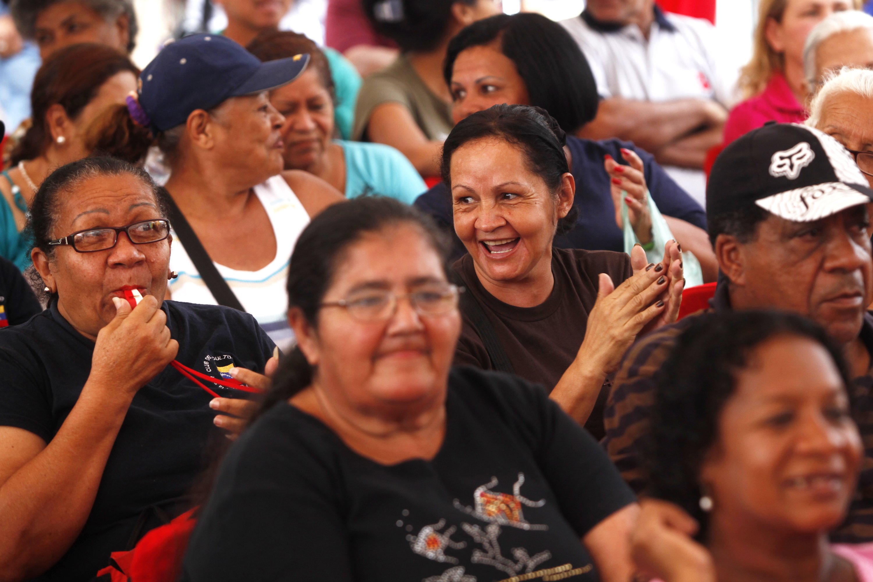 Banca nacional no podrá cobrar comisión por emisión de tarjetas a pensionados