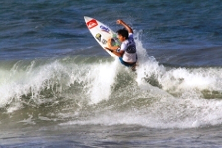 Surfistas criollos listos para participar en abril en Mundial Máster de Ecuador