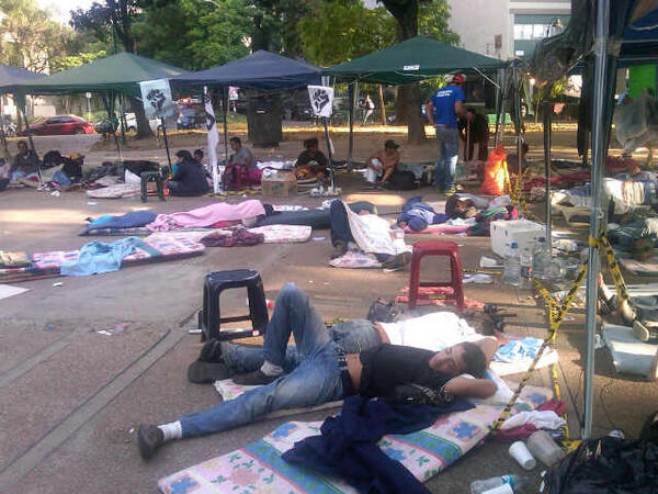 Así amaneció la Plaza La Castellana (Fotos)