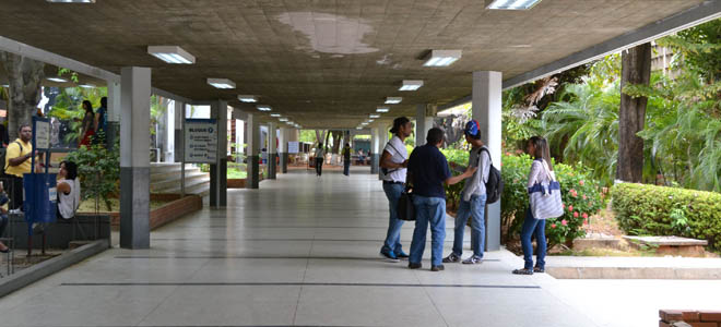 Ausentismo marca reinicio de clases en LUZ