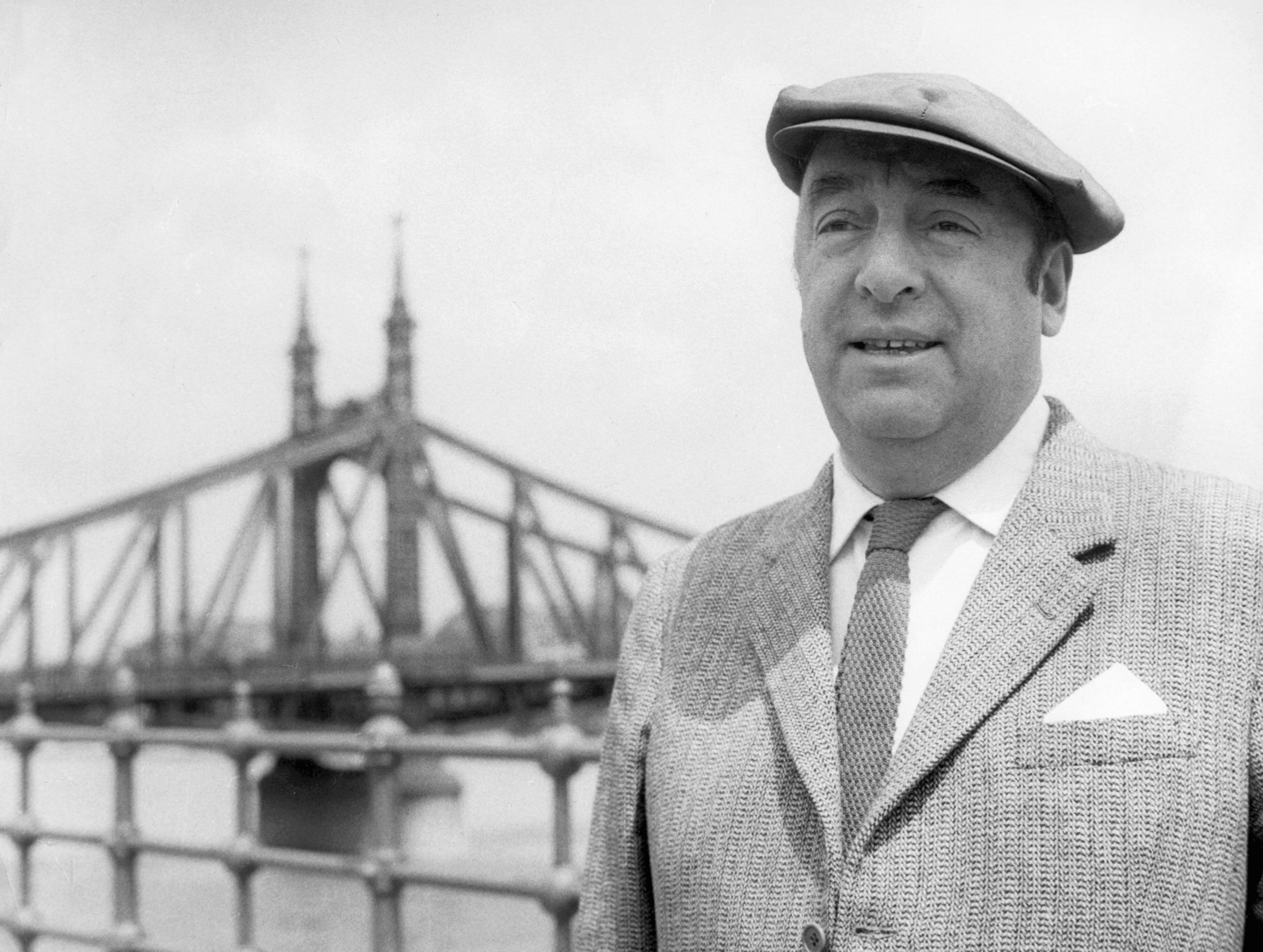 Comienza exhumación del poeta Pablo Neruda