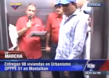 Farruco inaugura unos ascensores que no saben cómo funcionan (Video)