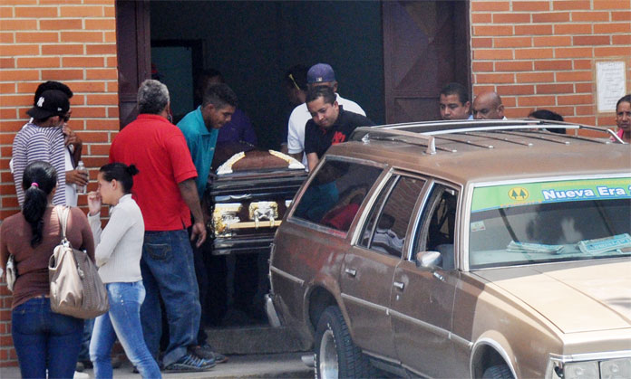 Se lanzó por un barranco para esconderse y se mató