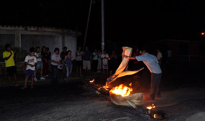 En Lara protestaron con cierre de vías y cacerolazo por continuos apagones (FOTO)