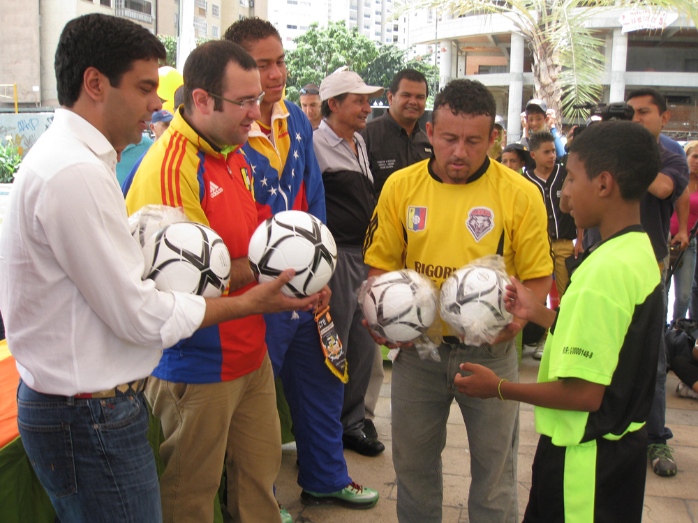 Abanderada selección del municipio Sucre para Juegos Estadales 2013