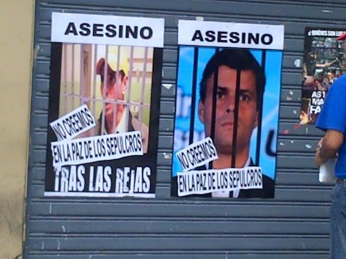 Estos afiches en el centro de Caracas “No creen en la paz del sepulcro” (Foto)