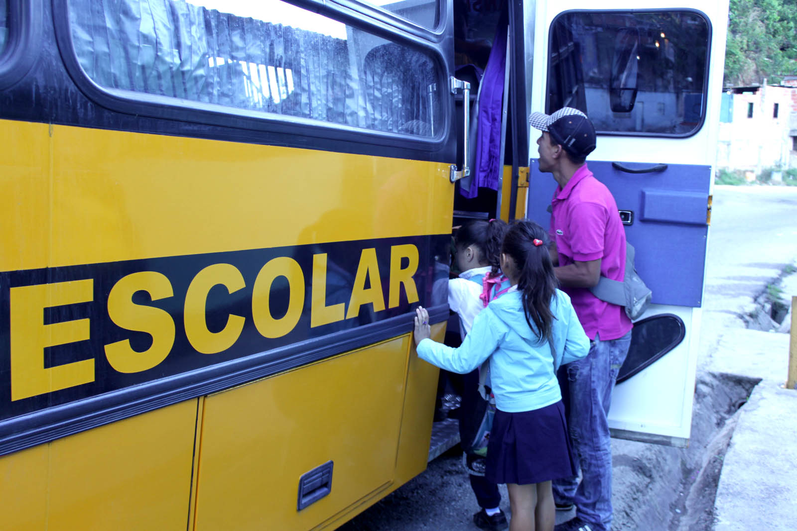 Escasez de repuestos para vehículos afecta a transportes estudiantiles en Miranda