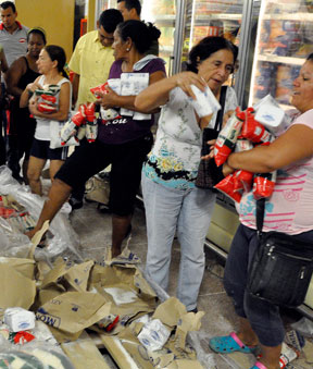 El caos se apodera de los supermercados cuando hay productos regulados