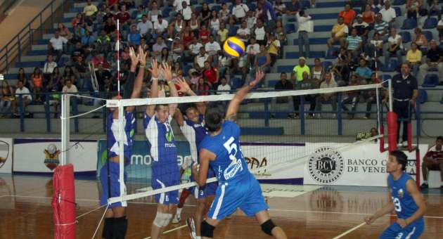 Venezuela aplastó a Chile en premundial de voleibol masculino