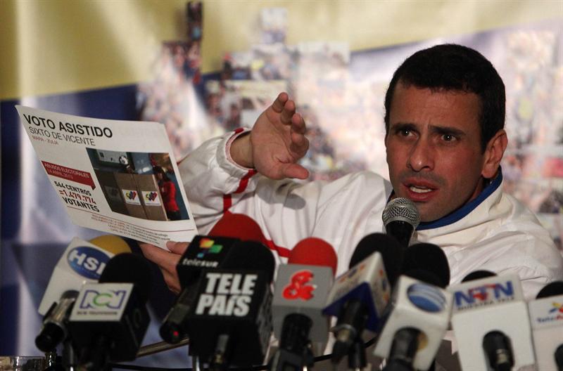 Capriles aplaza visita a Perú