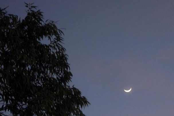 Así se encuentra la luna vista desde Caracas (Foto)