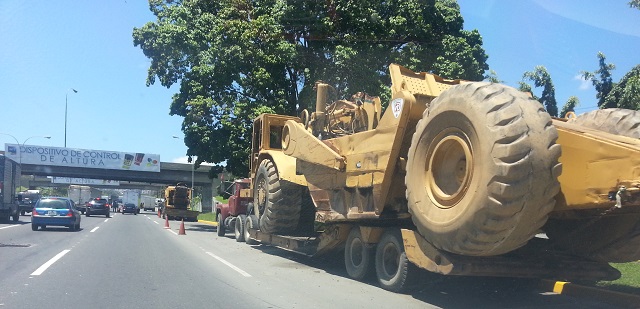 ¿Busca un récord? La mototraílla sigue en la autopista (fotos)