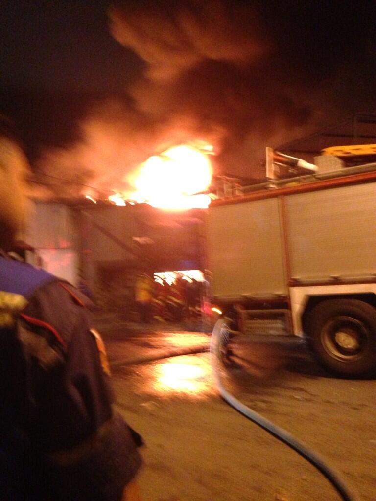 Controlado incendio en fábrica de colchones de La Yaguara