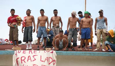 Niños vecinos de la cárcel quieren ser “pranes”