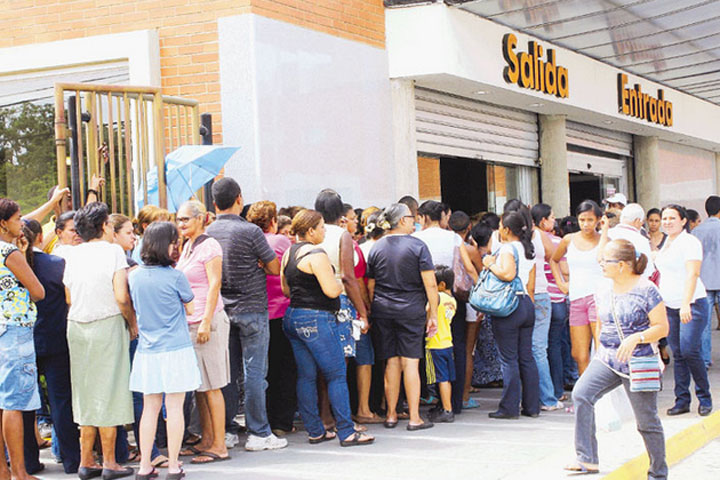 Con cédulas falsas o de muertos van a los supermercados de Zulia