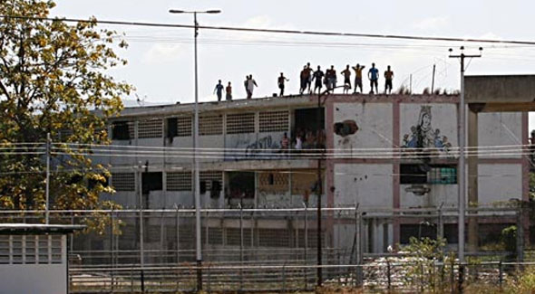 Dos reos habrían escapado del penal de Tocuyito