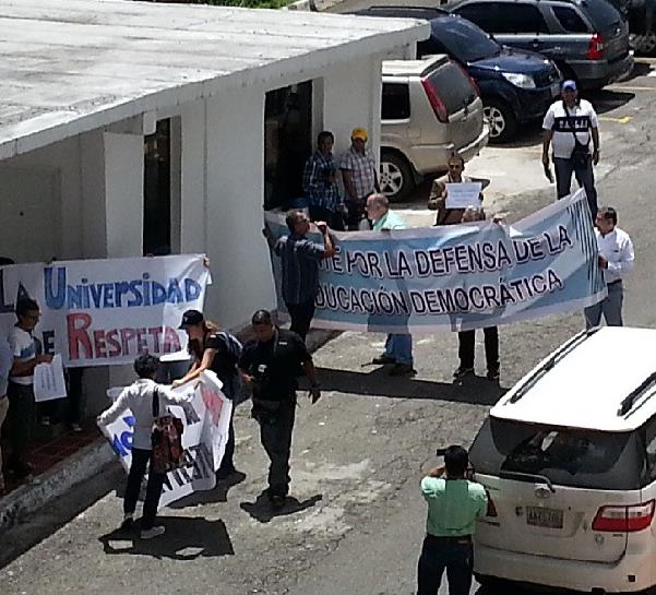 “Dentro de la UCV han aparecido pintas diciendo profesor parado, profesor quemado”