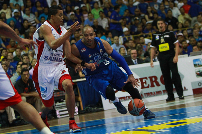 Marinos pegó primero en la final de la LPB