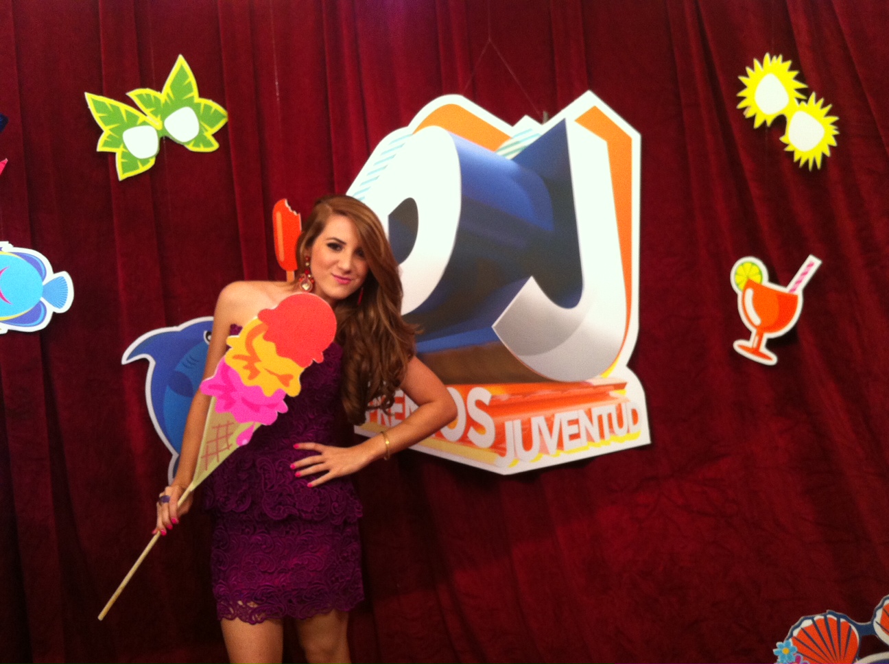 Estephy derrocha dulzura en los Premios Juventud (Fotos)