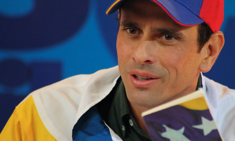 Capriles: Este gobierno mezcla improvisación con politiquería