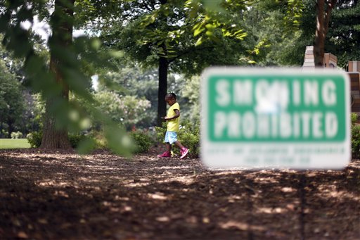 Más prohibiciones de fumar al aire libre en EEUU